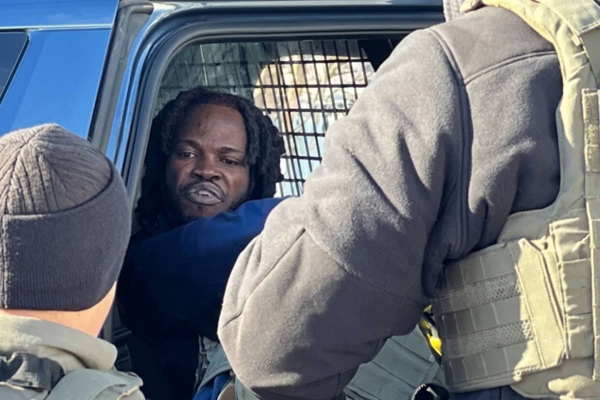 Fue deportado el haitiano detenido por el ICE en 2025 que se hizo viral tras la difusión de un video en donde grita "Biden para siempre"