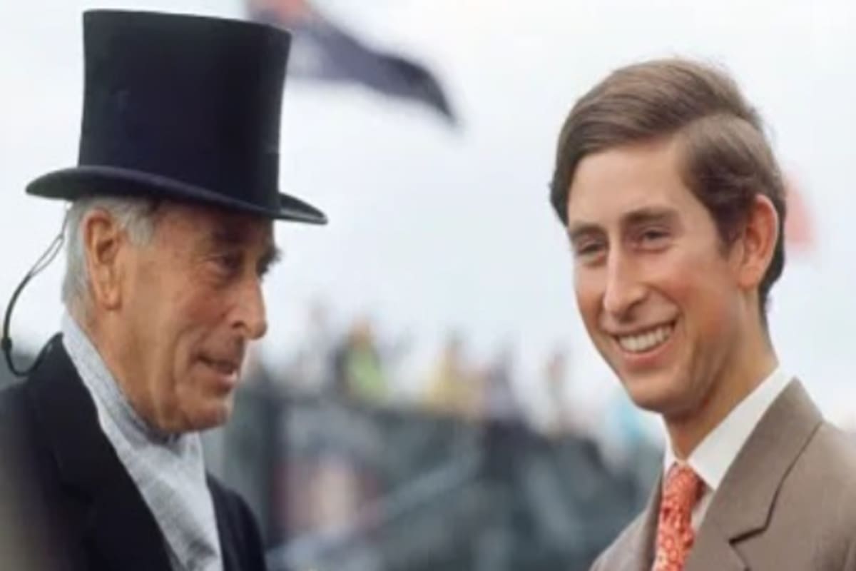 Fue el padre sustituto del duque de Edimburgo, su tío que ofició un rol paternal. Después del nacimiento de Carlos, éste se convirtió en su favorito. Mountbatten ejerció una gran influencia sobre su pseudo nieto. Fue asesinado en 1979 por el IRA