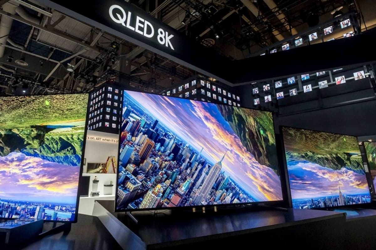 Fue en un seminario exclusivo para la prensa, en la ciudad de San Pablo; el tope de gama, llamado Q900, es un imponente equipo con un display de casi dos metros y medio en diagonal y resolución de 7680 x 4320 pixeles