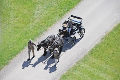 Fue entrañable la
presencia de sus dos caballos favoritos, Balmoral
Nevis y Notlaw Storm, al tiro de su carruaje
