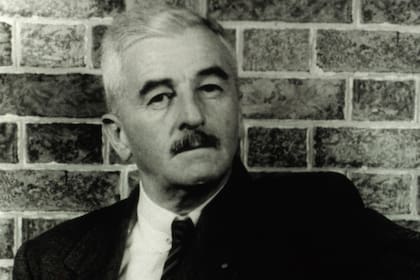 Fue galardonado con el premio Nobel de literatura en 1949. Fuente: Wikipedia.