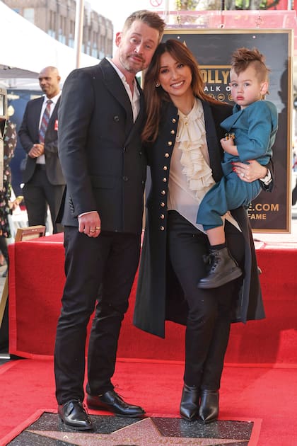 Fue honrado con su propia estrella en el Paseo de la Fama de Hollywood, a donde fue con su familia y mostró por primera vez la carita de su hijo Dakota.