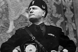 El final de Benito Mussolini, con su cuerpo en la plaza para la muchedumbre  - LA NACION
