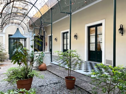 Fue la casa de Sarmiento en Buenos Aires. Actualmente es la Casa de la Provincia de San Juan.