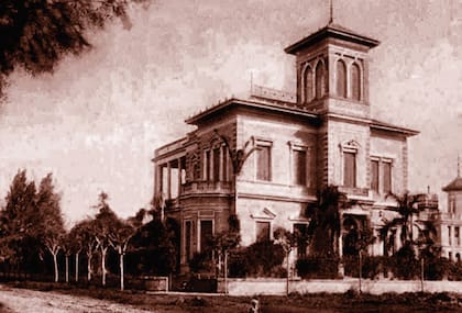 Fue la primer casa de Antonio Devoto en esta localidad. Hoy alberga la Escuela Antonio Devoto.
Cortesía Junta de Estudios Históricos de Villa Devoto y revista Devoto.