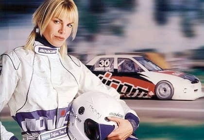 Fue la primera mujer en competir en la categoría TC 2000. Corrió 42 carreras entre 1997 y 2000.