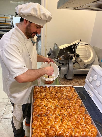 "Fue la primera vez en mi vida que me quedé sin un peso de respaldo, nada. Todo fue al negocio", recuerda el pastelero