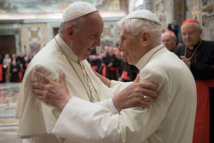 Bergoglio y Ratzinger, en un acto de junio de 2016