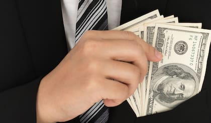 Fue sentenciado a 30 meses de prisión por no pagar los impuestos que retuvo de los cheques de sus empleados