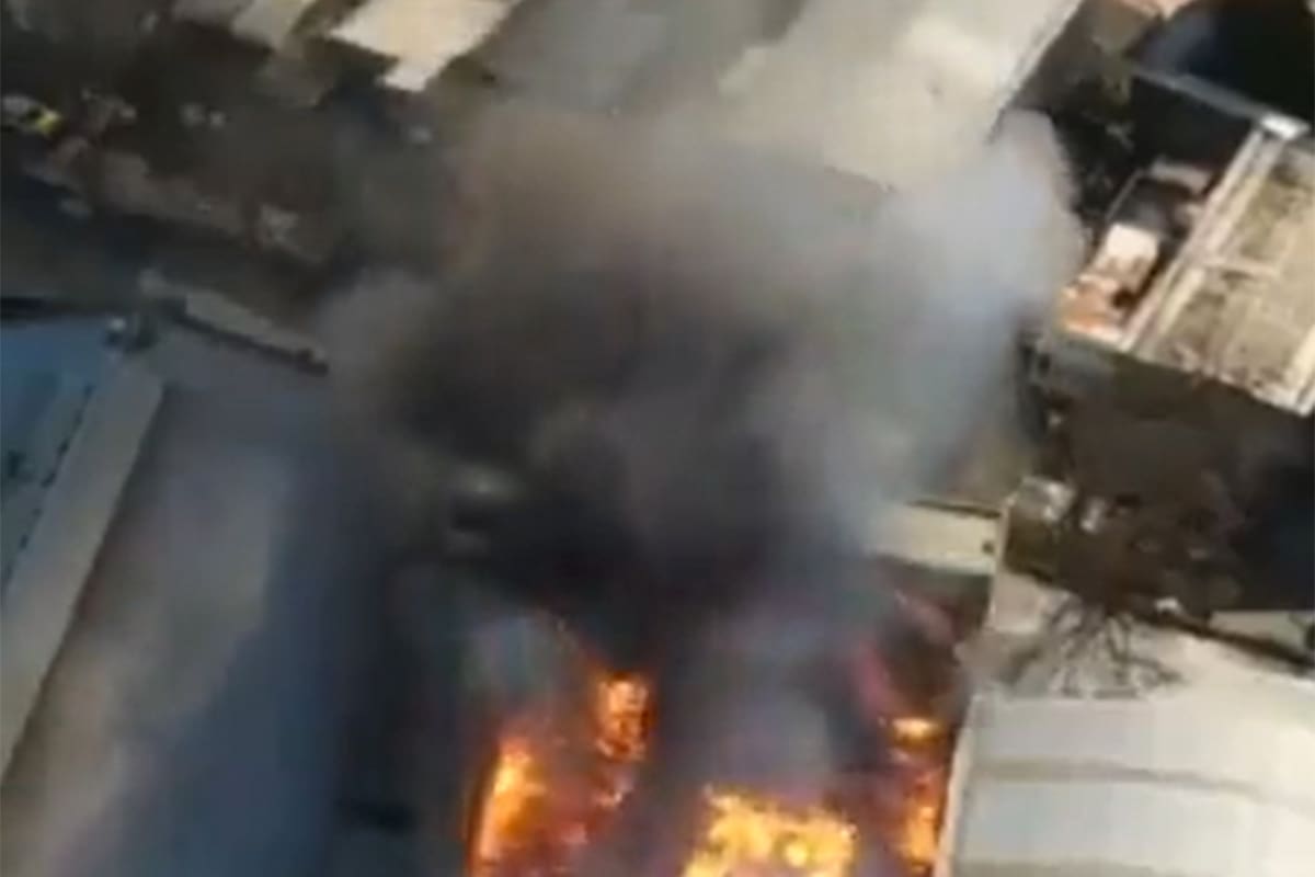 Fuego descontrolado en una fábrica de galletitas ubicada en Lanús