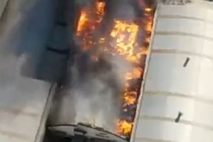 Fuego descontrolado en una fábrica de galletitas ubicada en Lanús