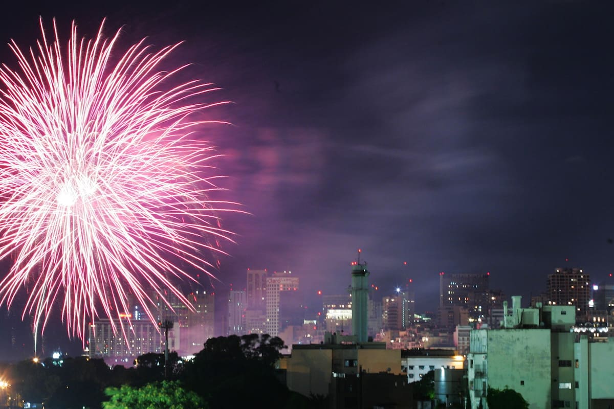 Fuegos artificiales durante los festejos de fin de año
