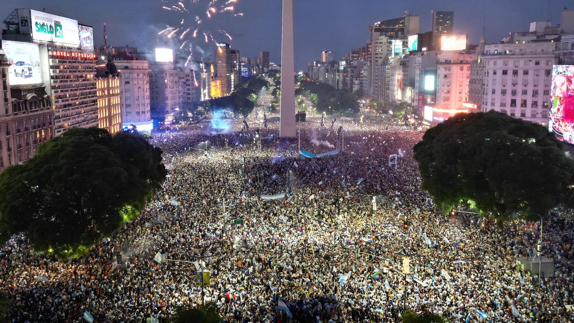 Fuegos artificiales en el Obelisco