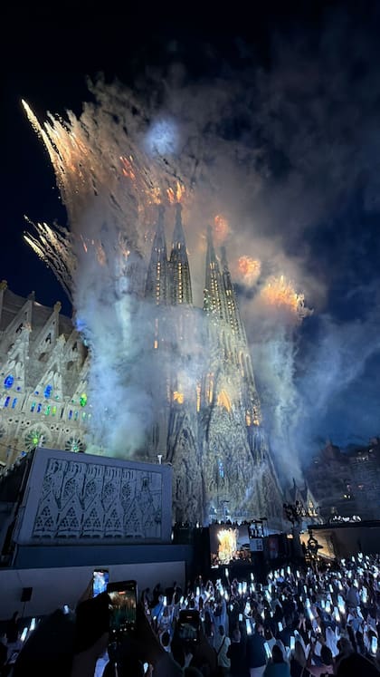 Fuegos artificiales en la inauguración. (Crédito: Elisabetta Piqué)