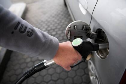 Ahorrar combustible al manejar es posible pero hay que derribar mitos para hacerlo correctamente