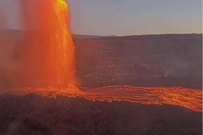 Fuente de lava del volcán más activo de Hawai