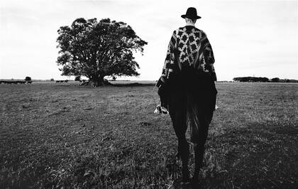 Fuente inacabable de creatividad en esta imagen del cadete Güiraldes, un gaucho que dejó huella
