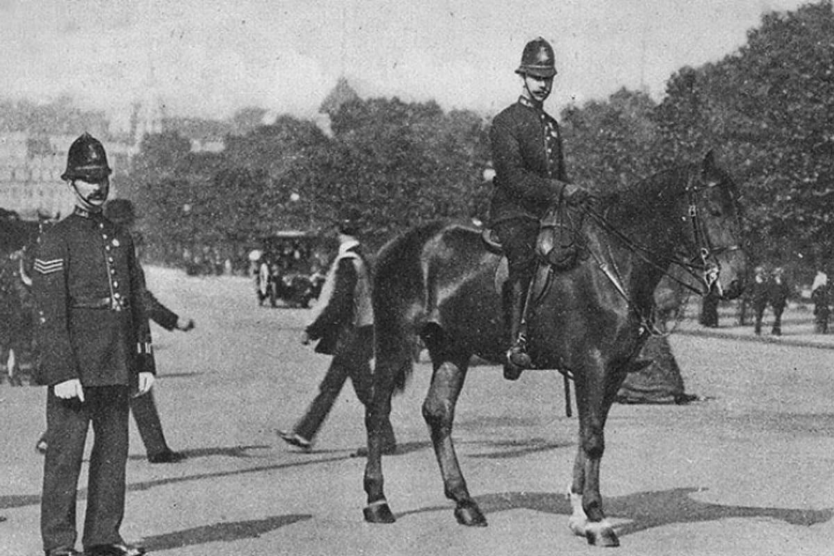 Fuente: Scotland Yard Postcard.