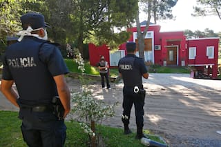 Casa usurpada: champán premium y fiestas, los hábitos de los ocupantes
