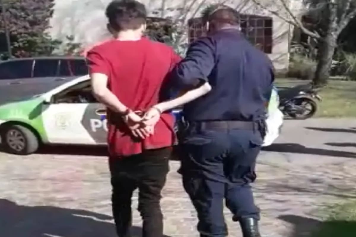 Fueron arrestados un joven de 19 años y su novia, de 17