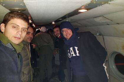 Eduardo Plasencia (izq.) contó a LA NACION cómo fueron las horas en la montaña