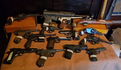 Fueron incautadas catorce armas de puño, entre pistolas y revólveres de distintos calibres y modelos