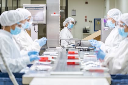 Fueron suspendidas las actividades productivas de dos laboratorios por incumplimientos normativos