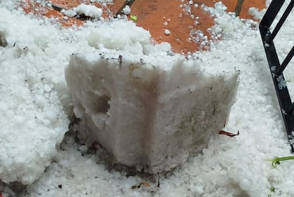 Fuerte caída de granizo en la zona sur de Santa Fe