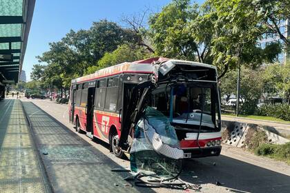 Fuerte choque en el metrobus de la avenida 9 de Julio