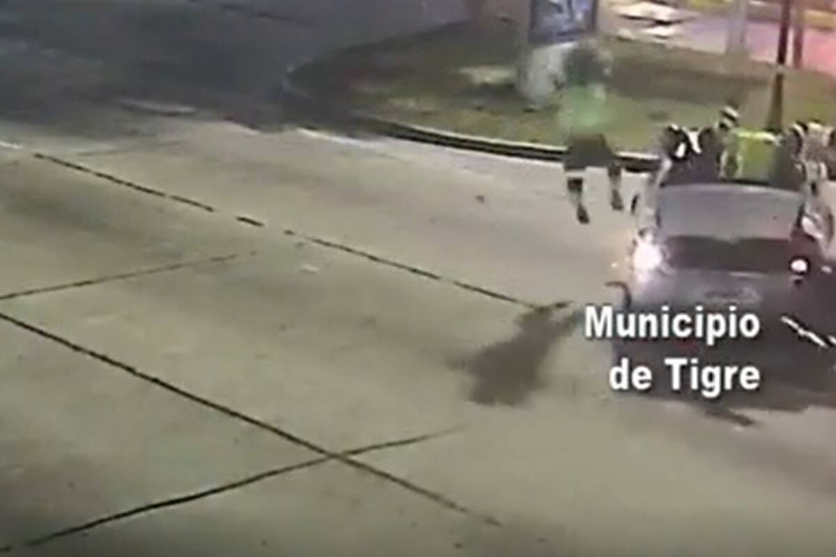 Fuerte choque entre un auto y una moto y Tigre.