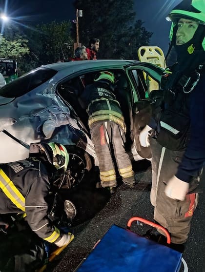 Fuerte choque entre un colectivo y un automóvil en la avenida General Paz.