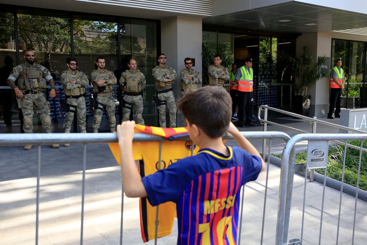 Fuerte custodia policial frente al hotel Radisson de Belo Horizonte, donde Argentina pasó la noche