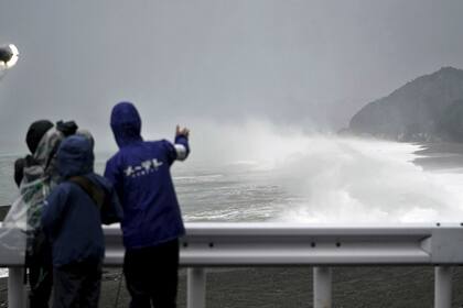 Fuerte oleaje en Kumano, prefectura de Mie, en Japón