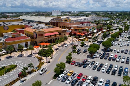 Fuerte operativo en el shopping Dolphin Mall: la policía de Miami investiga un posible tiroteo