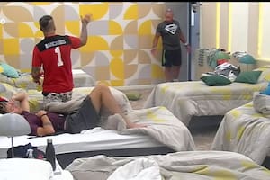 Fuerte pelea entre Juan y Alfa (Captura video)