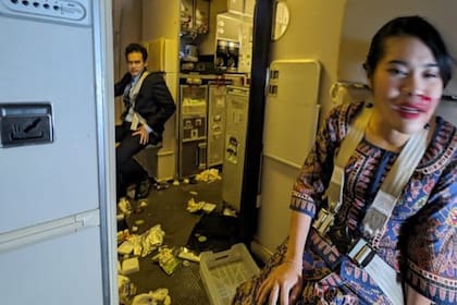 Fuerte turbulencia en un avión de Singapore Airlines, un pasajero murió y varios resultaron heridos