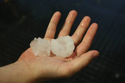 Fuertes tormentas de lluvia y granizo en Buenos Aires