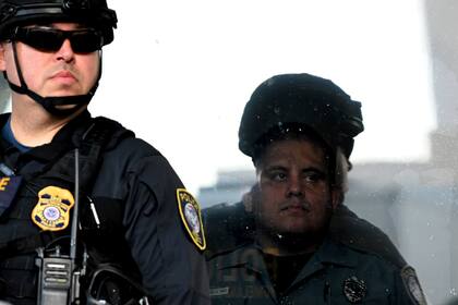 Fuerzas armadas piden retiro de 200 elementos de sus labores para contener protestas en California