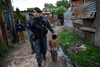 Fuerzas especiales recorren Rosario tras el anuncio del Gobierno
