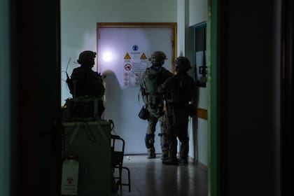 Fuerzas israelíes, dentro del hospital Al-Shifa, en Gaza