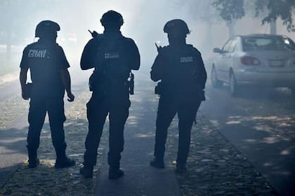 Fuerzas policiales se desplegaron en diversas zonas del país y las autoridades llamaron a los ciudadanos a evitar salir de sus casas