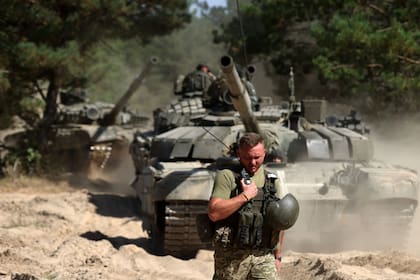 Fuerzas ucranianas en un operativo en la región de Chernigiv. (Anatolii Stepanov / AFP)