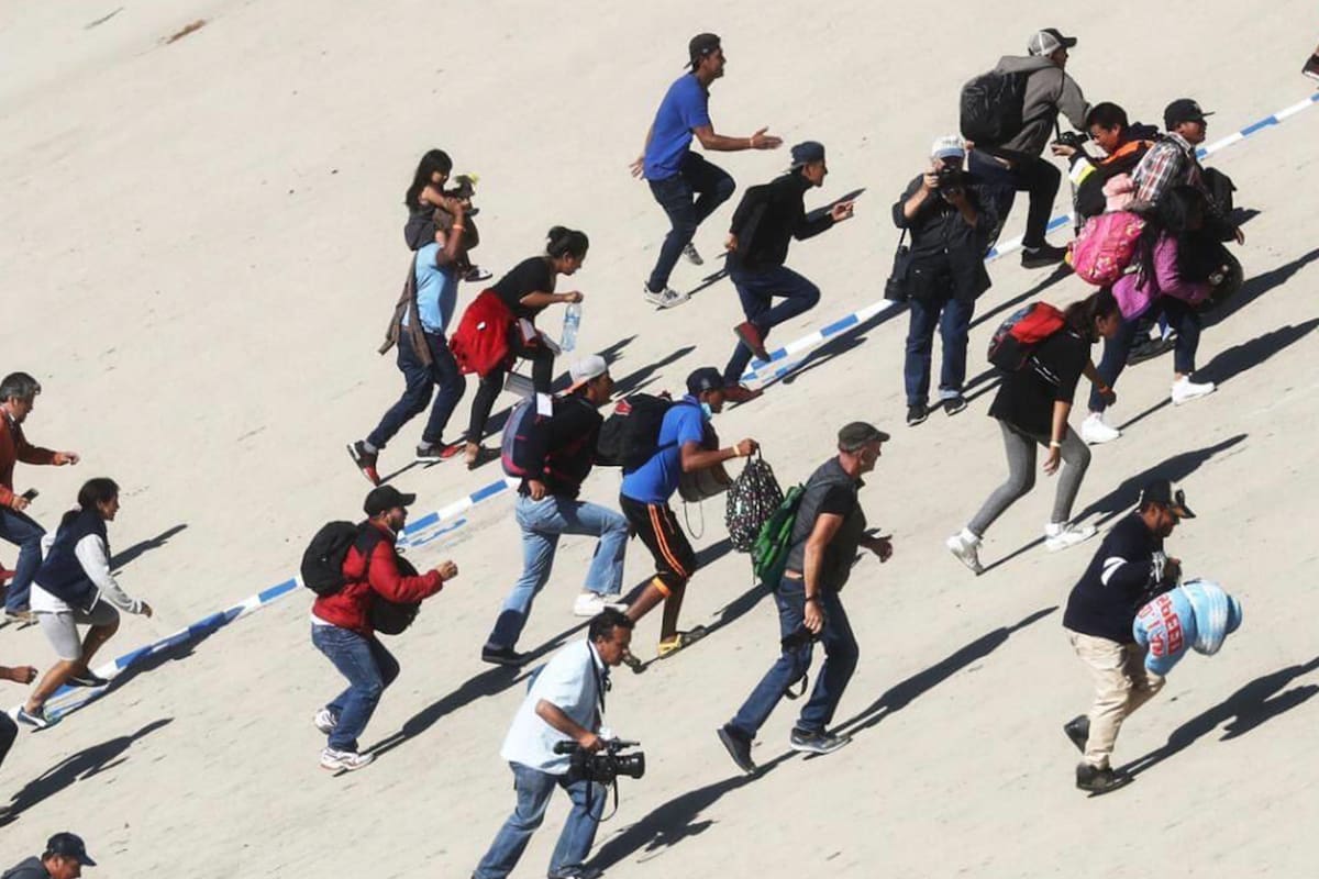 Fuga de inmigrantes en el centro de acogida en Caltanissetta