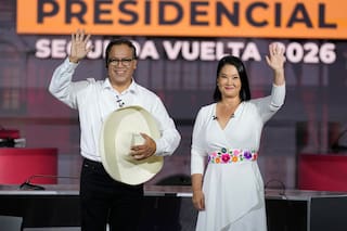 Fujimori aventaja por más de 18.000 votos a Sánchez en lento escrutinio de balotaje en Perú