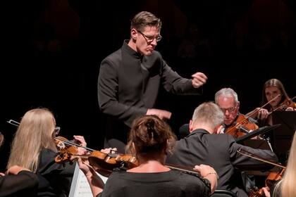 Función del Estonian Philharmonic Chamber Choir junto a la Tallinn Sinfonietta, dirigidos por Andres Kaljuste, en el Teatro Colón