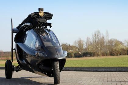 Funciona con un motor a gasolina y tiene autonomía de 1.900 km en carretera