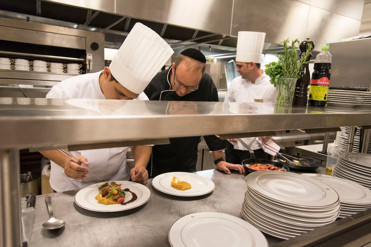 Funciona en el Alvear Icon de Puerto Madero; se especializa en carnes grilladas que son sometidas a los más altos controles de calidad; hay otro restó lácteo que funciona separadamente