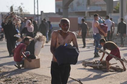 Funcionario ONU: 47 palestinos resultaron heridos al irrumpir en centro de ayuda en Gaza