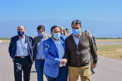 La llegada de los primeros gobernadores esta mañana a La Rioja