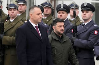 Funcionarios ucranianos critican decisión del presidente de Polonia de retirar honor a Zelenskyy
